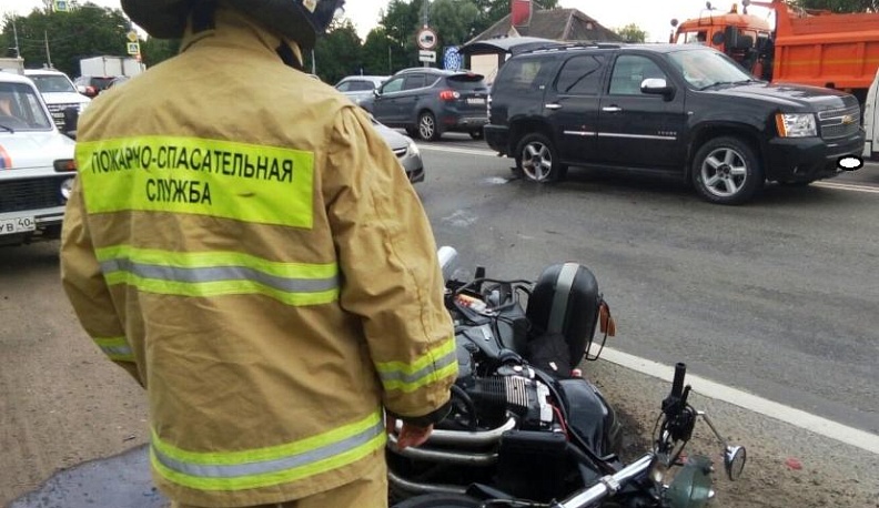 На трассе в районе Обнинска мотоциклист столкнулся с "Шевроле"