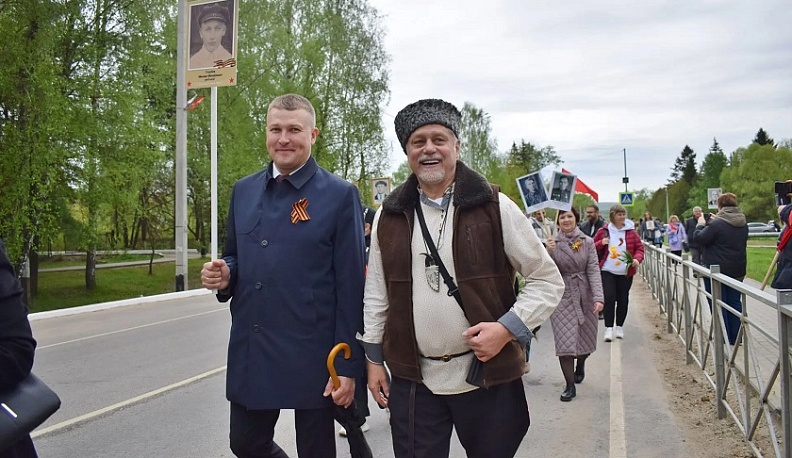 В Тарусе праздничное шествие открыла колонна байкеров