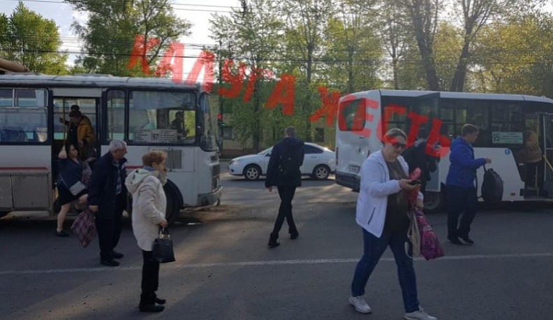 В Калуге столкнулись две маршрутки