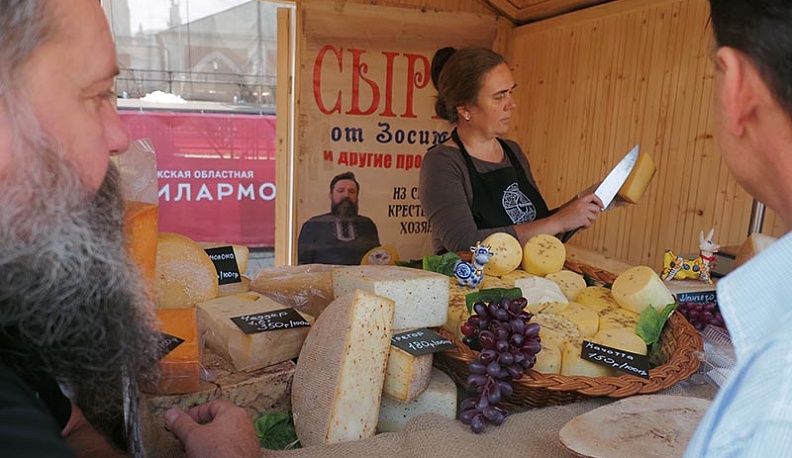 Акция «Вкусный сентябрь» в Калуге продолжилась шестым сырным фестивалем
