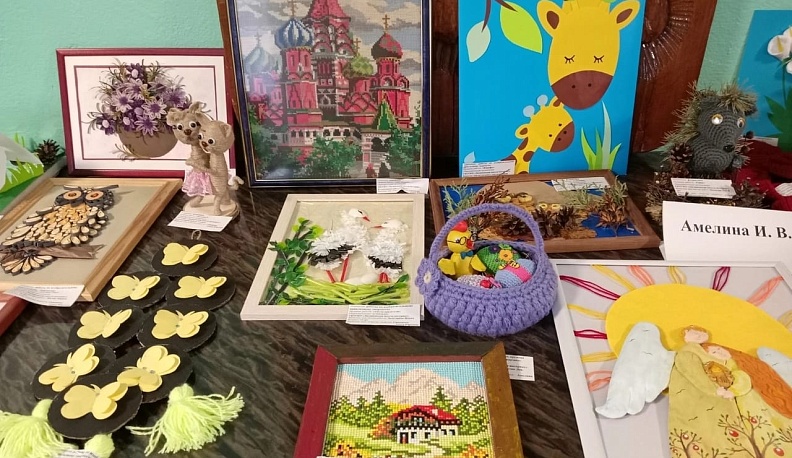 В Людиновской школе-интернате для детей с ОВЗ открылась выставка творческих работ воспитанников