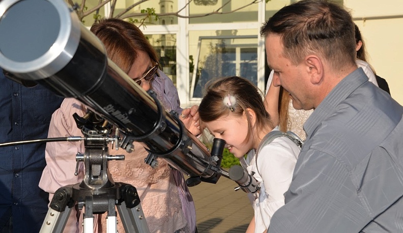 Зачем детишкам телескоп