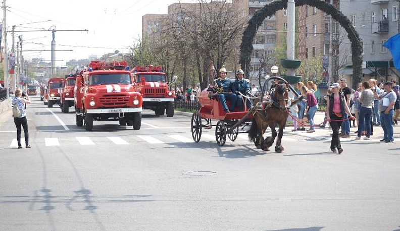 370-летие пожарной охраны калужские огнеборцы отметили шествием