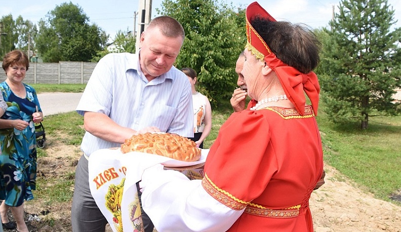 В селе Заречный Людиновского района торжественно открыли сквер культуры и отдыха