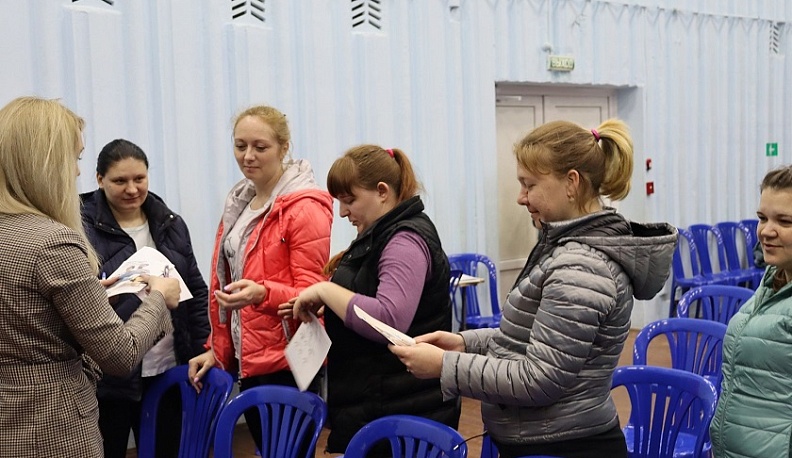 Калужские представители территориального ФОМС и «СОГАЗ-Мед» посетили беженцев в «Звездном»