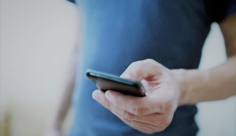 В Калуге грабитель попросил у подростка закурить и отобрал телефон 