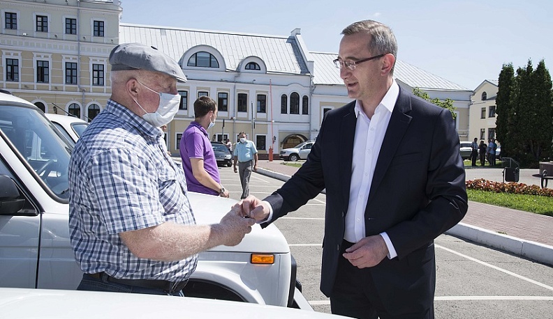 Автопарк медучреждений Калужской области пополнится 88 автомобилями до конца года