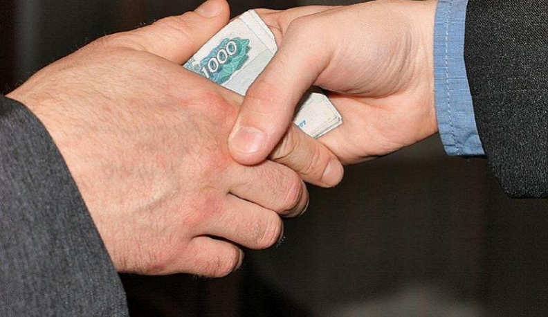 Жительница Юхновского района получила условный срок за взятку