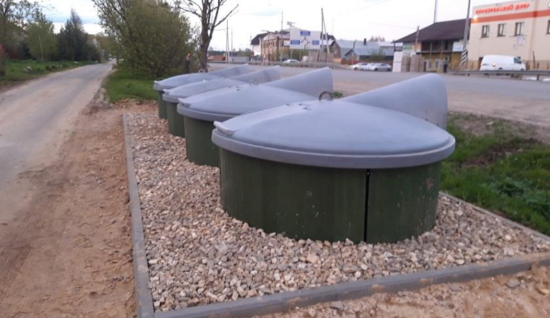 В Жуковском районе продолжают устанавливать заглублённые контейнеры