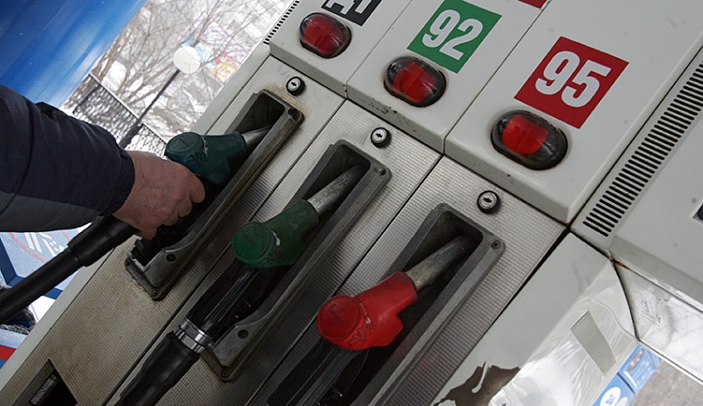 Калужанин нашел топливную карту и залил по ней 400 литров солярки