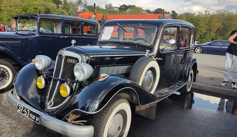 В Калуге прошла выставка ретро-автомобилей