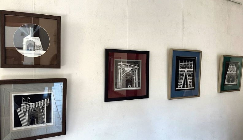 В Доме музыки открылась выставка главного архитектора Калуги Алексея Комова 