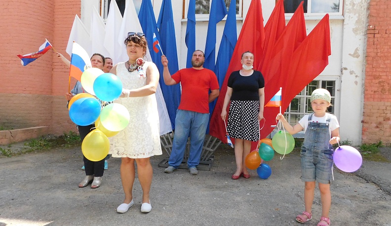 В Кондрове спели гимн страны