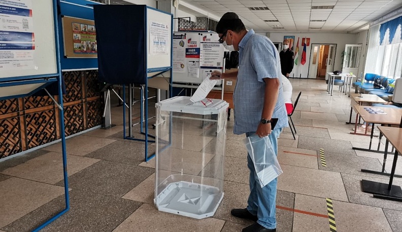 Эдуард Исаков принял участие в голосовании по поправкам в Конституцию