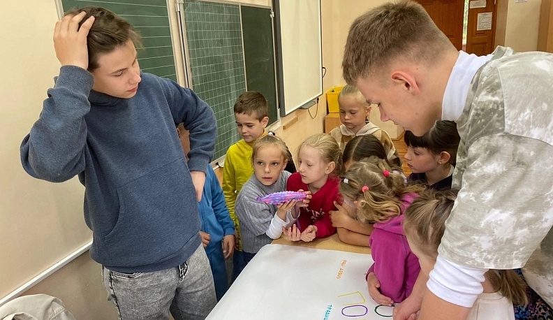 Людиновские школьники получают первые трудовые навыки благодаря центру занятости населения