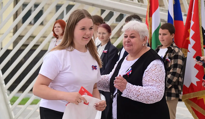 В Малоярославце прошла акция «Флаг моей Родины»