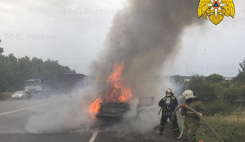 В Калужской области загорелась машина