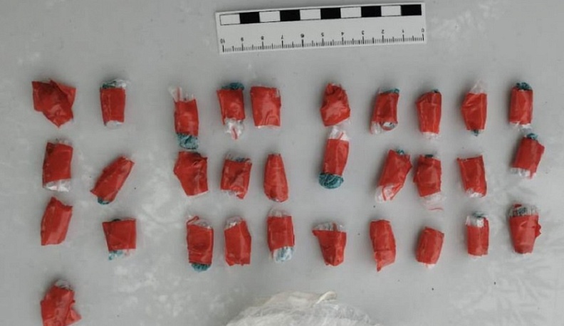 В Калуге полицейские установили владельца трех закладок с наркотиками