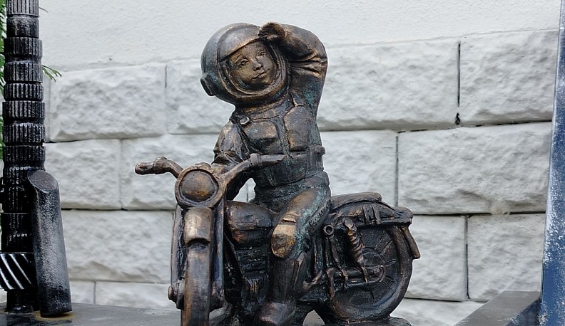 В Калуге появился космонавтик-байкер