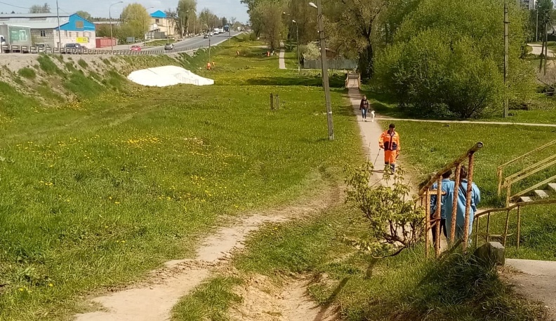 В городе Белоусово построят пешеходный мост и тротуар