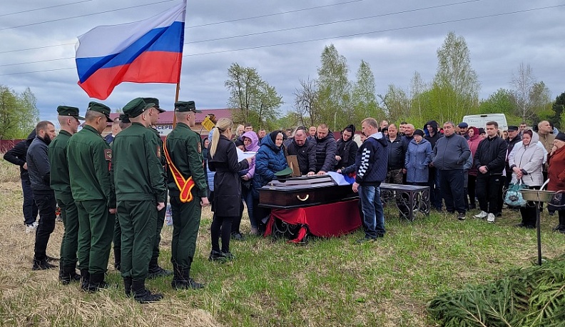 В Перемышльском районе простились с участником СВО