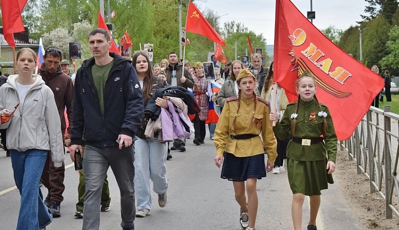 В Тарусе праздничное шествие открыла колонна байкеров