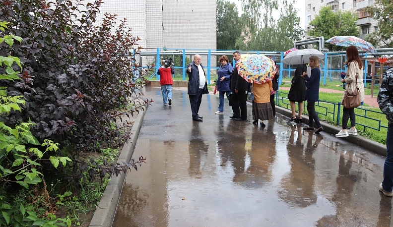 Подрядчикам придется устранить лужи на улице Билибина в Калуге