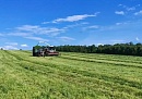 В Калужской области полным ходом идет сезонная заготовка кормов для животноводческой отрасли.
