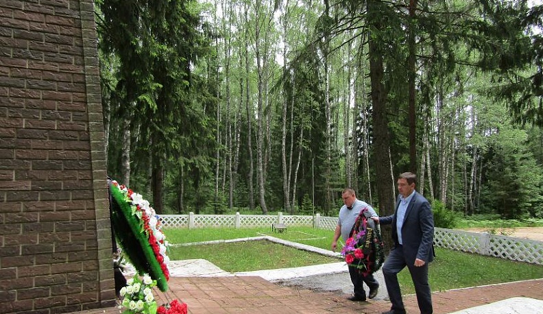 В Спас-Деменске почтили память павших в боях минутой молчания