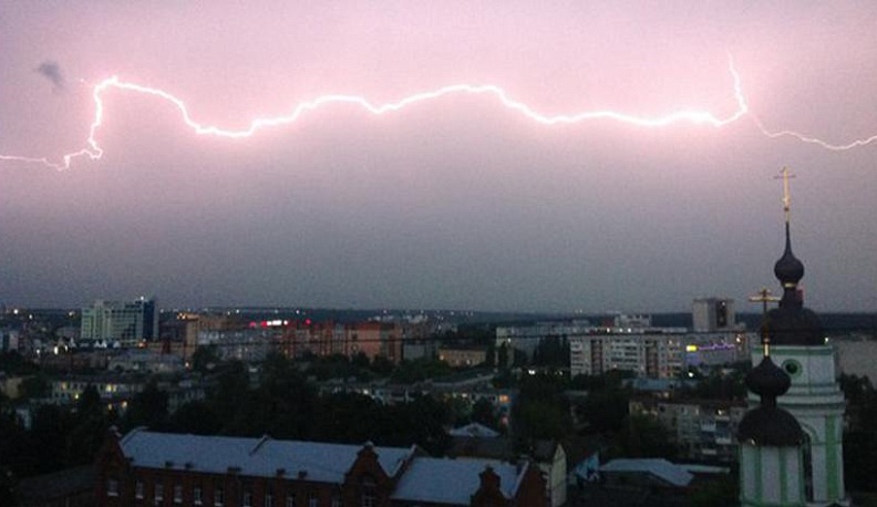 В четверг в Калужской области ожидается гроза и шквалистый ветер
