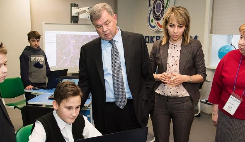 Губернатор посетил детский технопарк