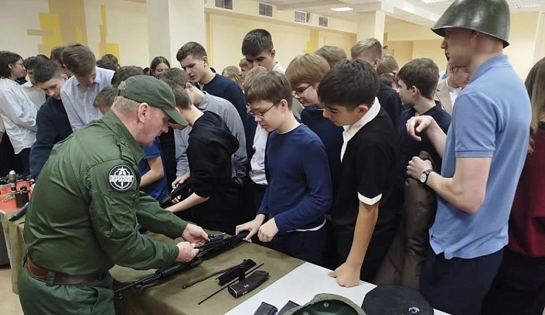 В Ферзиковском округе школьники впервые встретились с бойцами из организации «Пересвет»