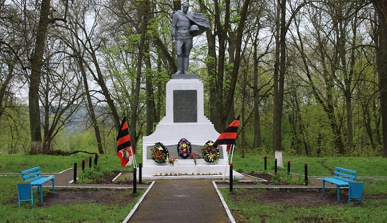 В селе Авчурино Ферзиковского района благоустроен мемориал павшим воинам