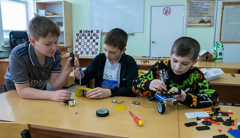 Владислав Шапша посетил обновленную школу в Больших Козлах