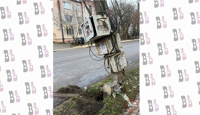 В Боровске неизвестный водитель повредил линию электропередач 