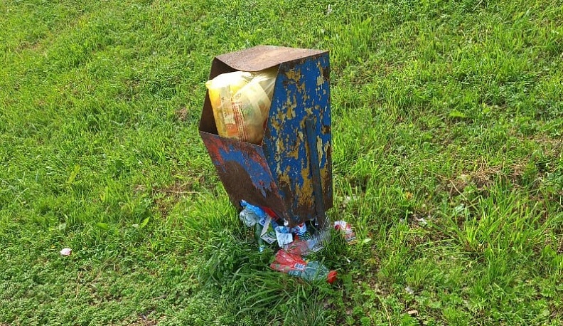 В Белоусове заменили старую урну по просьбе местных жителей в соцсетях