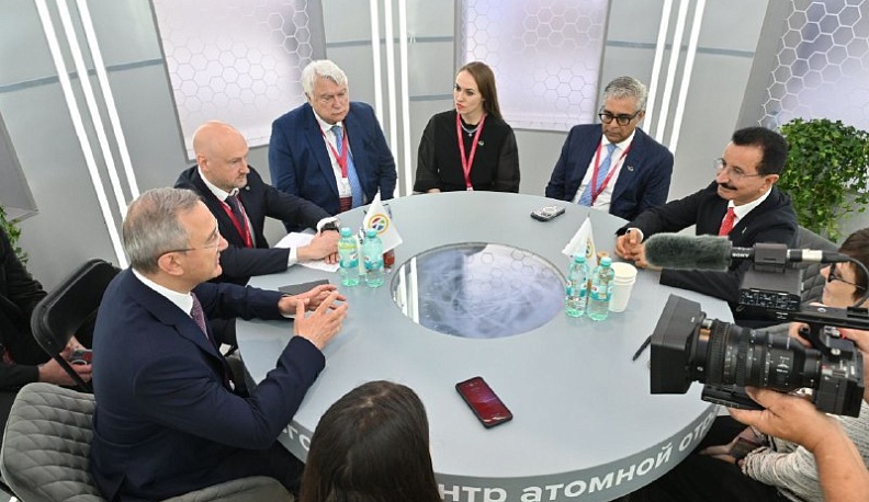 Владислав Шапша провел рабочую встречу с Председателем Правления DP World Султаном Ахмедом Бин Сулайемом