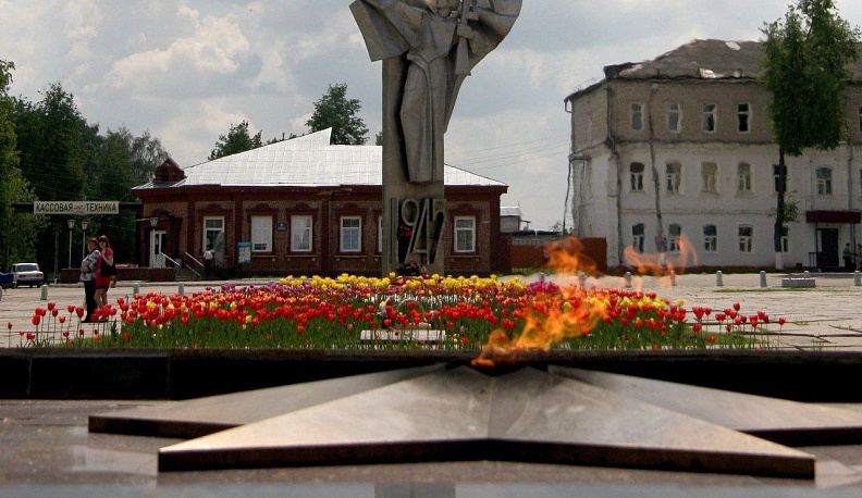 Владислав Шапша поздравил людиновцев с Днем города и годовщиной  освобождения от немецко-фашистских захватчиков