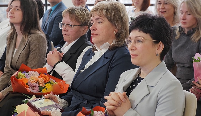 Владислав Шапша поблагодарил сотрудников регионального министерства труда и социальной защиты за работу в 2025 году 