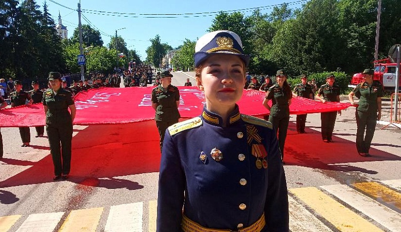 Равнение на славу!