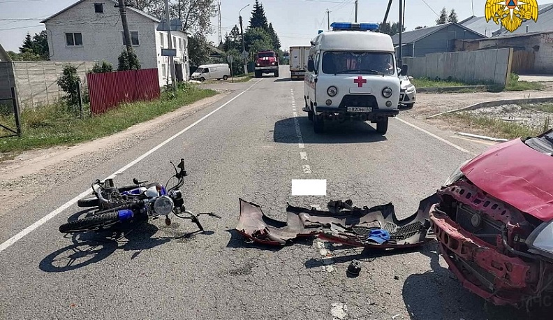 В Калужской области столкнулись иномарка и мопед