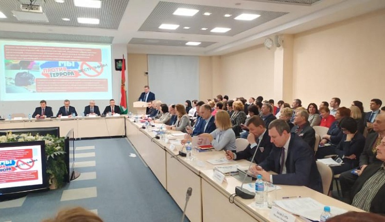 В Калужской области вывесили более тысячи триколоров