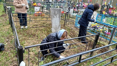 В Кондрове навели порядок на Братском захоронении и на Аллее Героев