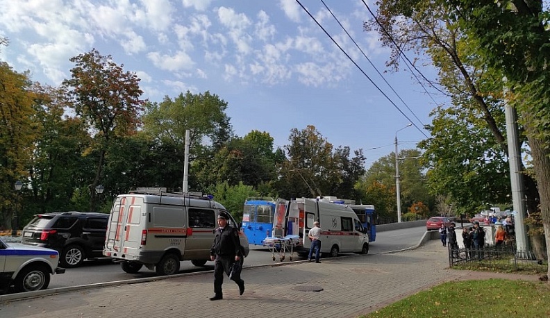 Упавшая с Каменного моста в Калуге девушка умерла