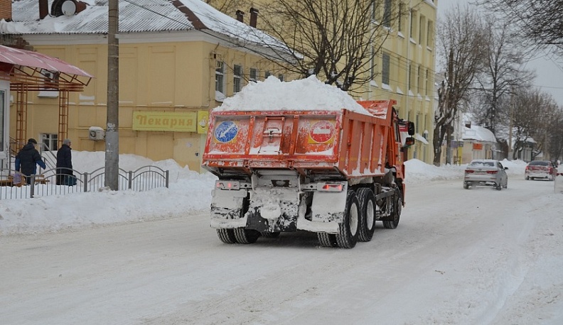С улиц Калуги ежедневно вывозят 7000 кубометров снега