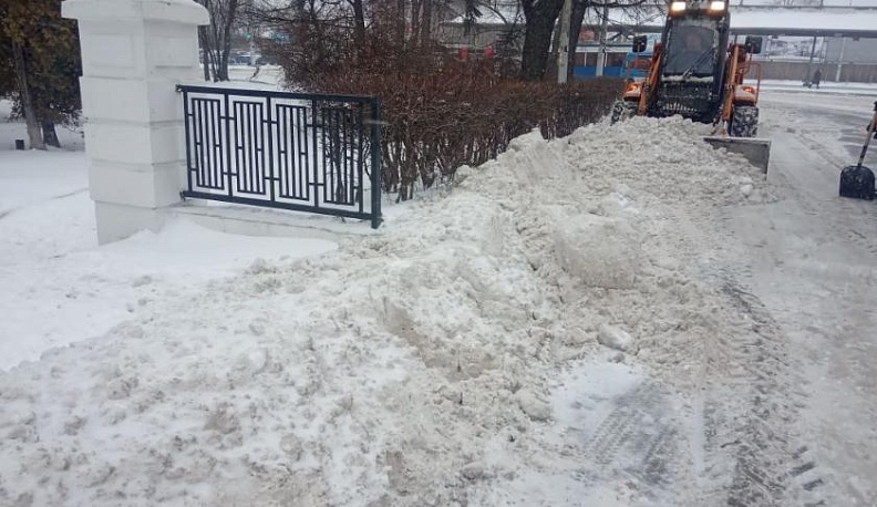 Дорожники убрали с пешеходных переходов Калуги 165 тонн снега