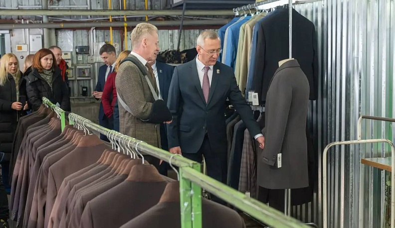 Владислав Шапша посетил швейную фабрику «Дибони»