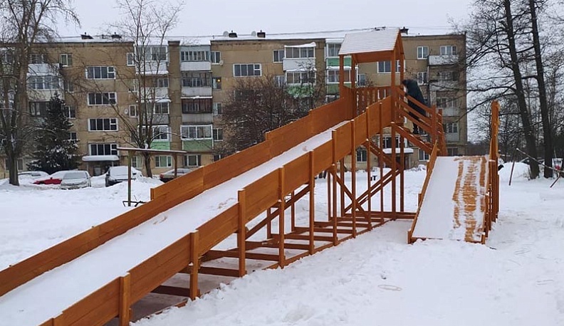 Глава Белоусова лично протестировал новую горку