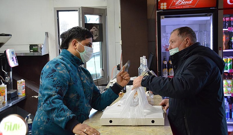 Пока быть в маске судьба твоя