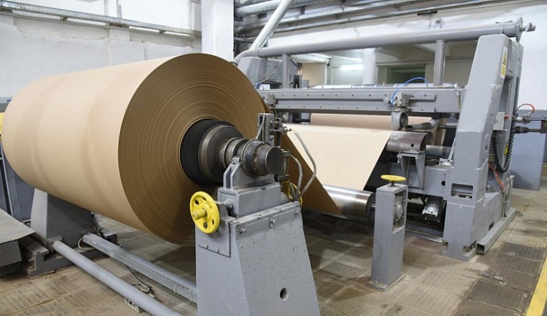 В Полотняном заводе начали производить экологичные бумажные пакеты из вторсырья